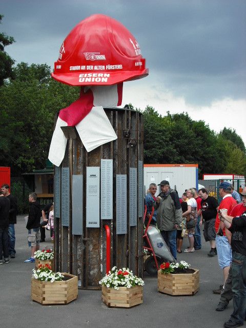 The 'Stadionbauer' monument