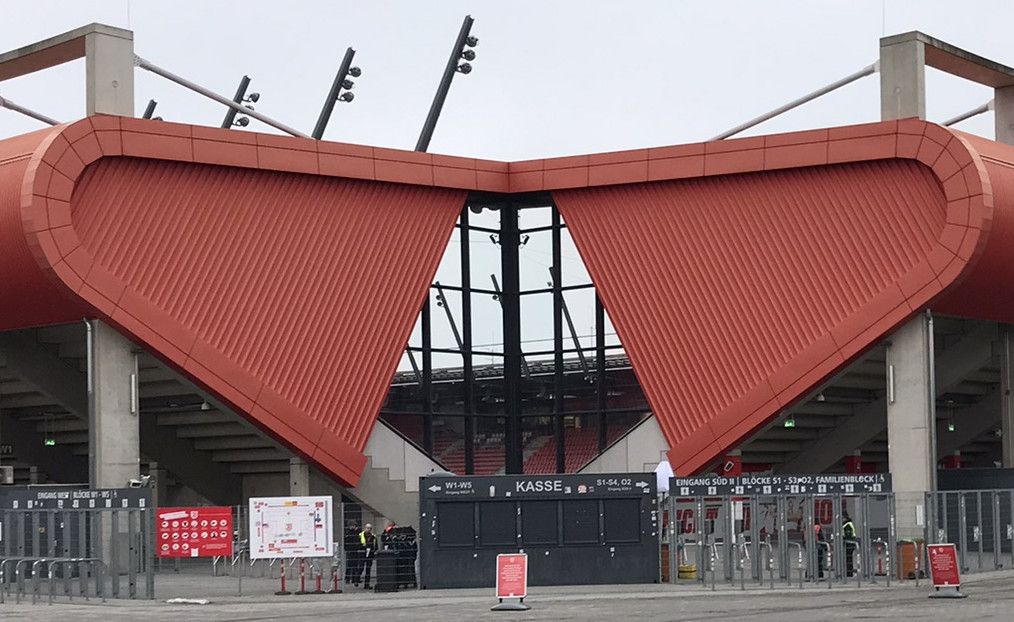 Jahnstadion curved ends
