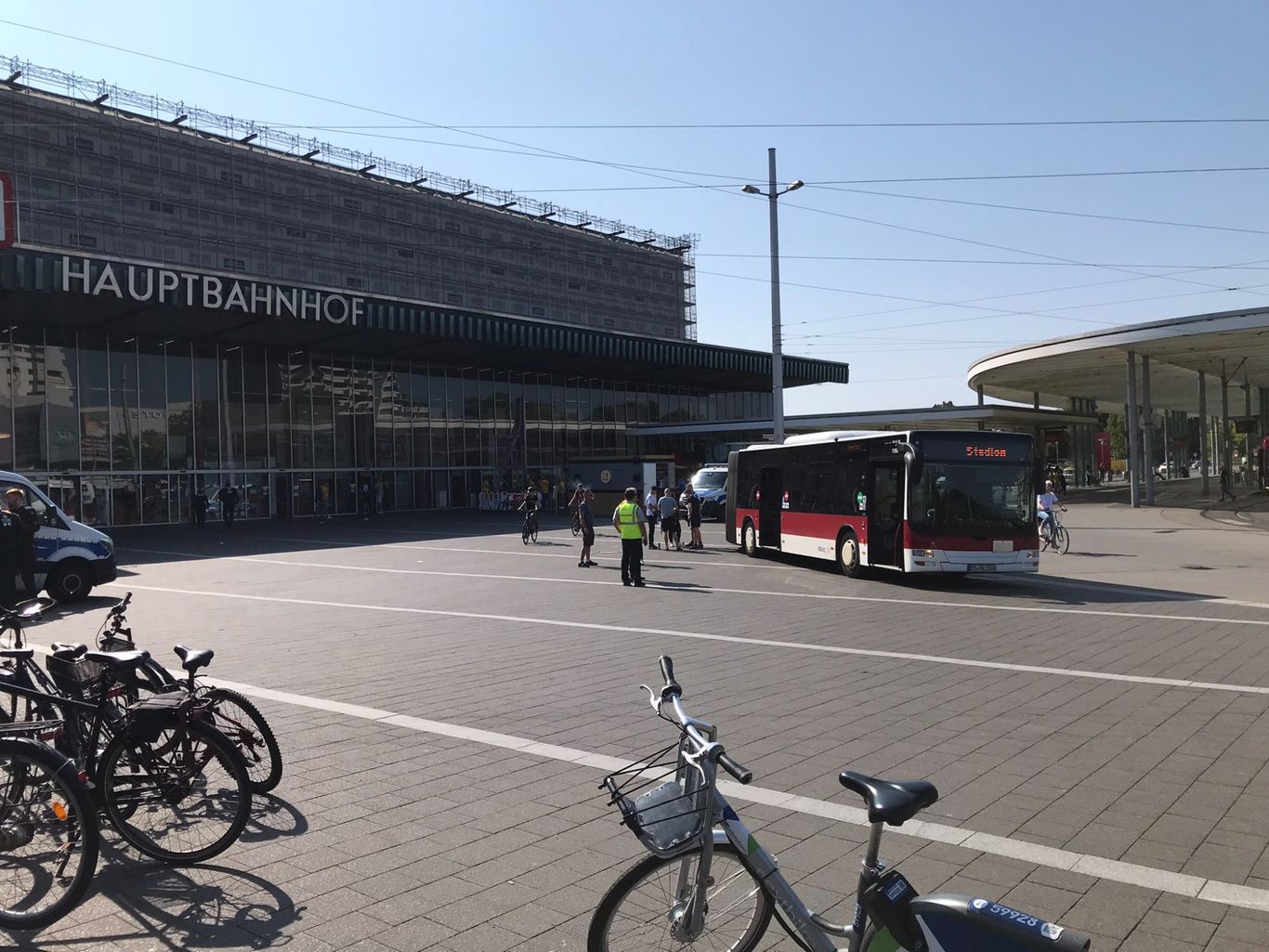 Shuttle bus at Hbf